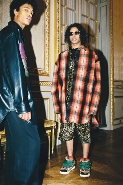 Look 10
